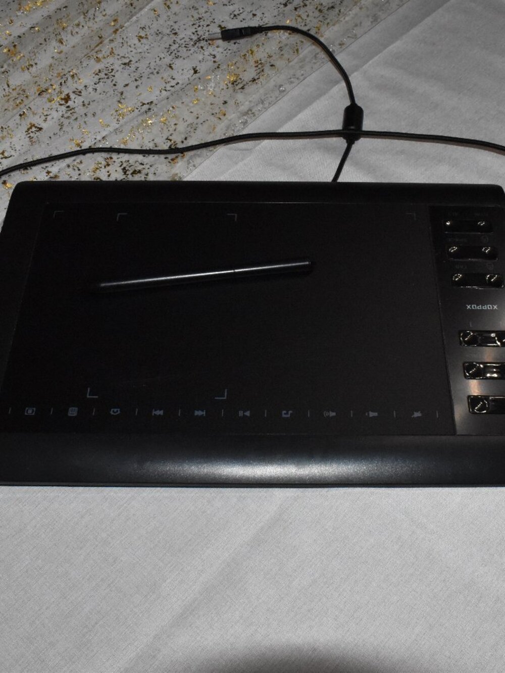Xoppox VIN1060Plus Graphics Tablet Wired Black - with Pen